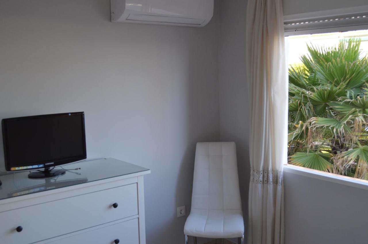 Seafront Recently Renovated Apartments 베날마데나코스타 외부 사진