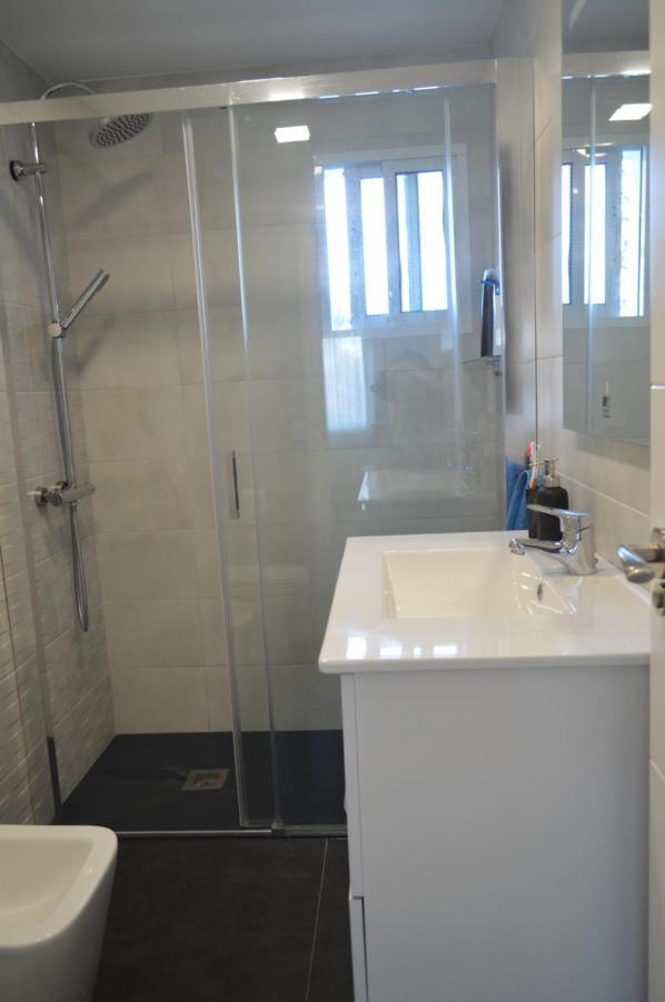 Seafront Recently Renovated Apartments 베날마데나코스타 외부 사진