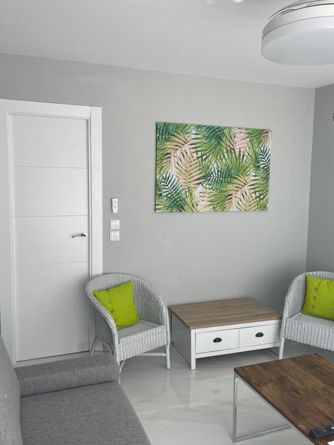 Seafront Recently Renovated Apartments 베날마데나코스타 외부 사진