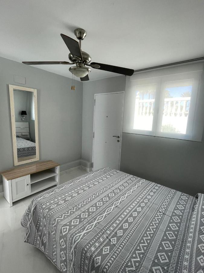 Seafront Recently Renovated Apartments 베날마데나코스타 외부 사진